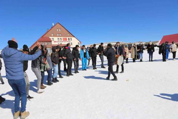 Bingöl Üniversitesi'nden 2'inci Hesarek Kar Festivali etkinliği