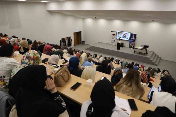 Eyüpsultanlı anneler üniversiteli oldu: 'Yarım kalmış hikayemi tamamlıyorum'