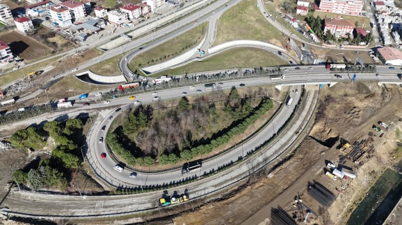 Bakan Uraloğlu, Yeşilkent Kavşağı'nı ve Şehir Hastanesi yolunu inceledi