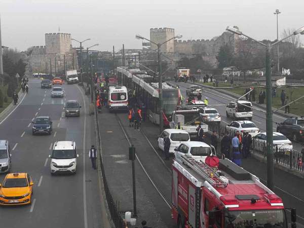 Topkapı'da feci kaza: Tramvayın altında kalan şahıs hayatını kaybetti