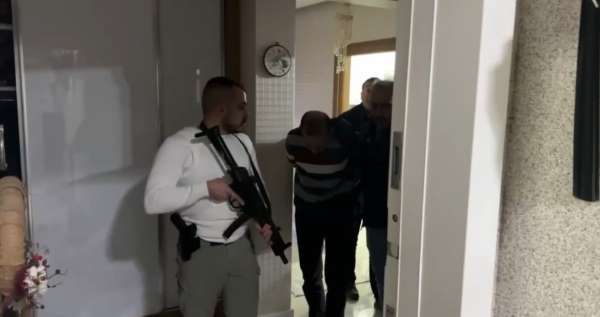 FETÖ'den 12 yıl 6 ay hapis cezasıyla aranıyordu...Firari astsubay sahte kimlikle yakalandı