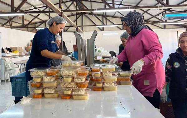 Menemen'in kazanlarında bereket ve dayanışma kaynıyor
