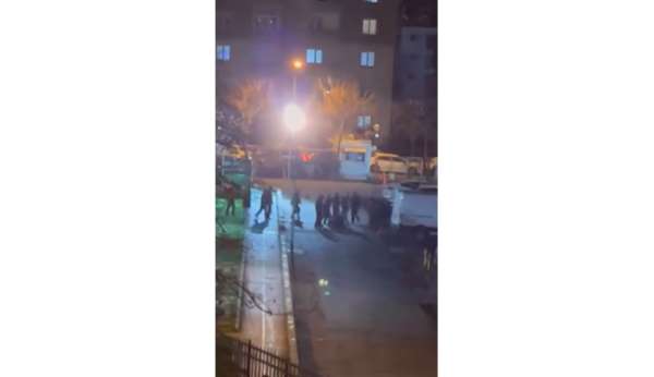 Beyoğlu'nda iki grup tekme tokat birbirine girdi