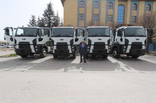 Kütahya İl Genel Meclisi Başkanı Muammer Özcura: '8 yeni kamyon Özel İdaremize güç katacak'
