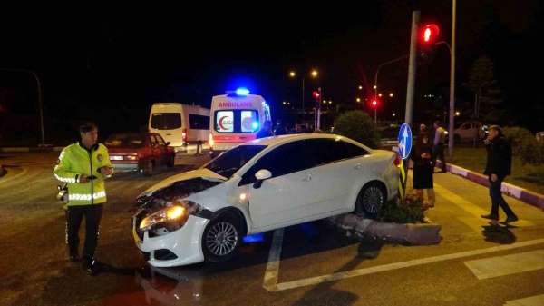 Kırmızı ışık ihlali kazaya neden oldu: 3 yaralı - Antalya haber