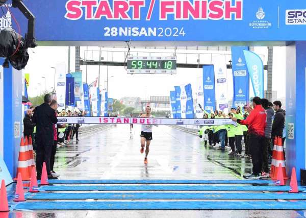 Türkiye İş Bankası 19. İstanbul Yarı Maratonu'nu erkeklerde Hicham Amghar, kadınlar Sheila Chelangat kazandı