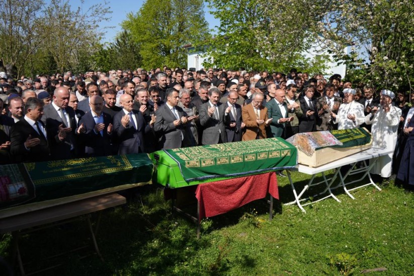 Samsun'da heyelan faciasında ölen baba ile iki çocuğuna gözyaşı
