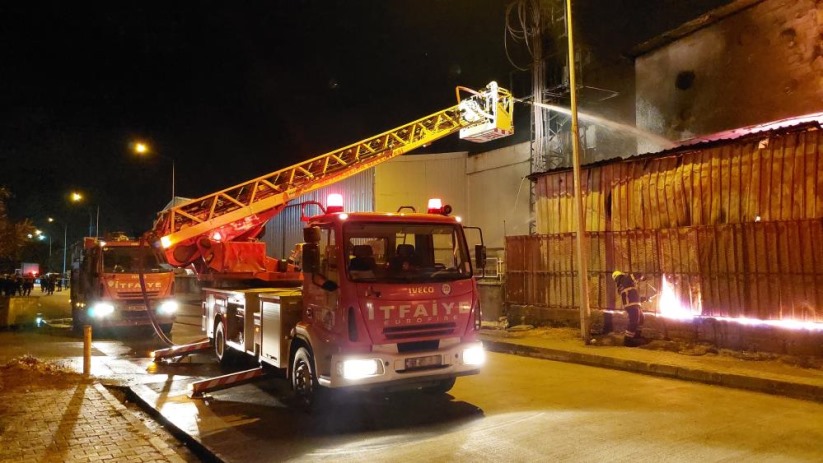 Samsun'da yatak ve koltuk fabrikasında yangın