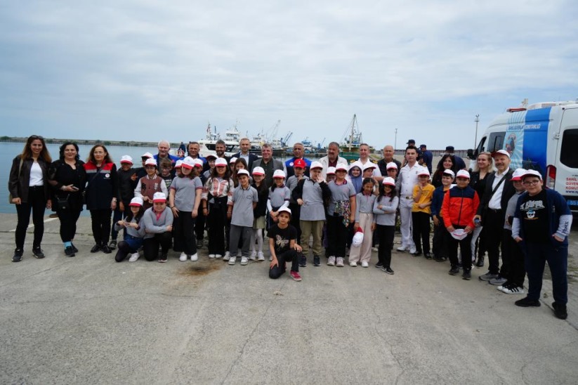 Samsun'da denizden çıkan atıklar minikleri de şaşırttı: Lastik tekerlekler, teneke kutular...