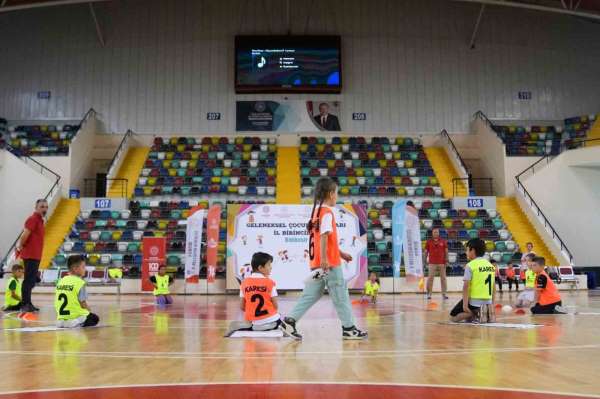 Balıkesir'de 48 bin 500 çocuk şenlikte buluştu