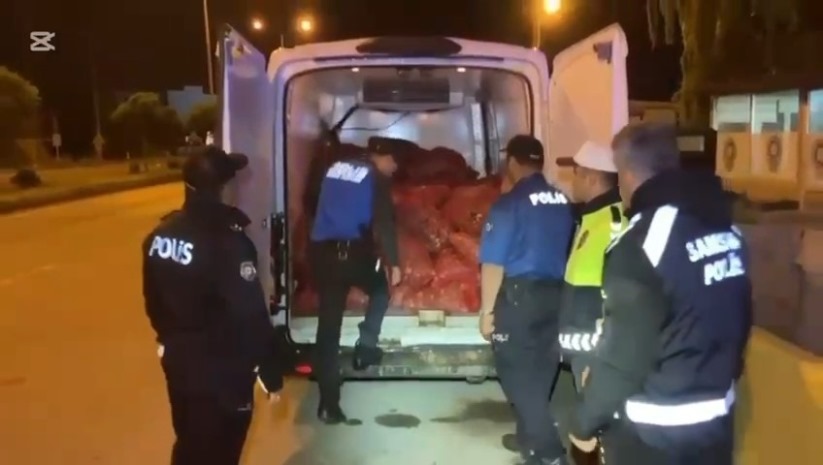Samsun'da 2 ton 900 kilo kaçak midye ele geçirildi