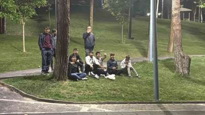 Motosiklet sürücülerine ceza yağdı onlar ise çekirdek yiyerek izledi