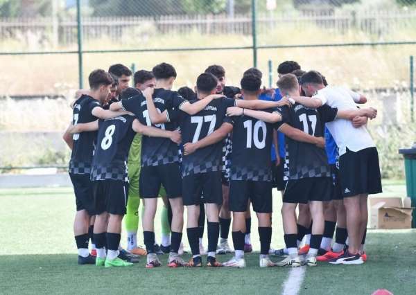 Yunusemre'nin U17'leri namağlup il şampiyonu oldu