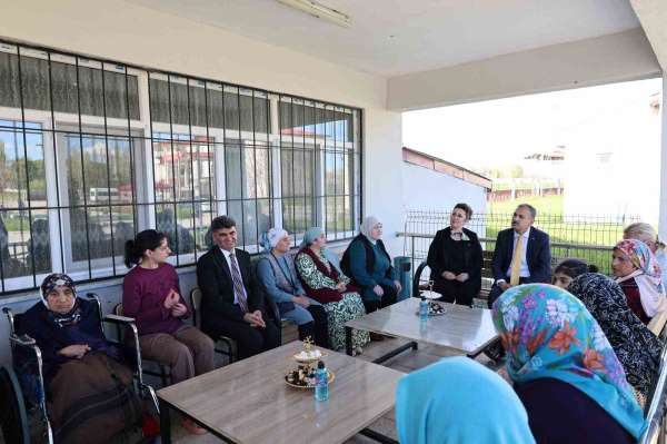 Ağrı Valisi Bozkurt'tan bayramda şehit aileleri, gazi, çocuklar ve huzurevi sakinlerine ziyaret