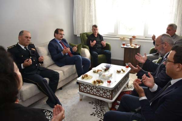 Salihli Kaymakamı Güldoğan'dan şehit ailesine bayram ziyareti