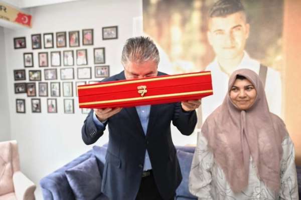 Vali Erdinç Yılmaz, Şehit Recep Çetin'in ailesine bayram ziyaretinde bulundu