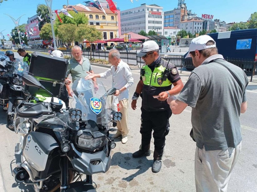 Samsun'da bariyerleri aşıp trafiğe atlayan yayalara ceza yağdı
