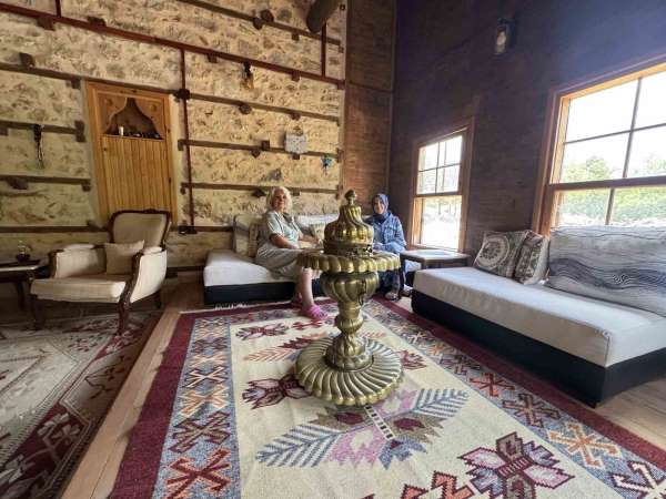 Atalarından kalan tarihi 'düğmeli evi' restore edip turizme kazandırdı