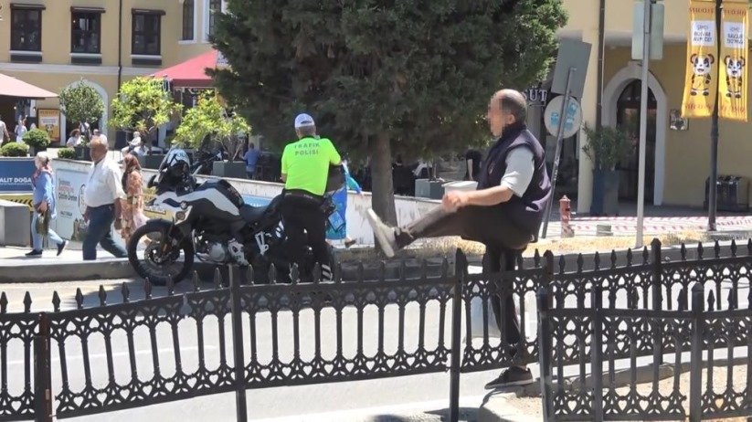 Samsun'da bariyerleri aşıp trafiğe atlayan yayalara ceza yağdı