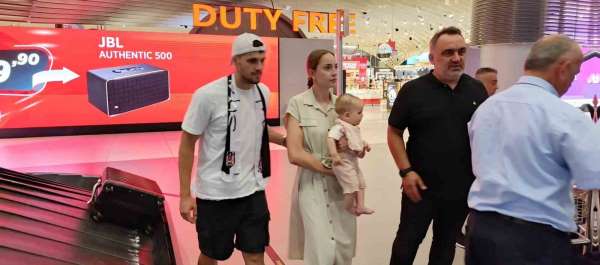 Beşiktaş'ın anlaşmaya vardığı David Jurasek, İstanbul'da