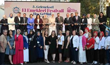 Bursa'da deprem bölgesi kadınlarının El Emekleri Festivali'ne büyük ilgi