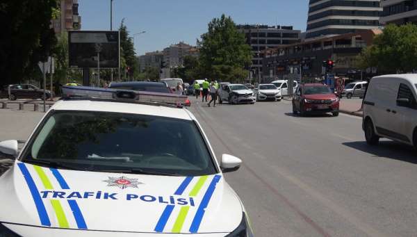 Konya'da hatalı dönüş kazası: 3 yaralı