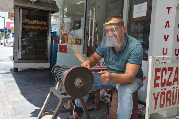 Bıçak bileme ustalarının yoğun mesaisi