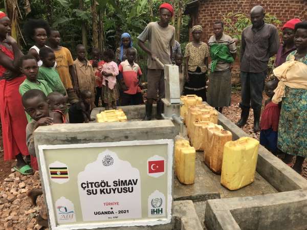 Simavlı hayırseverler Uganda'ya temiz su kuyusu kazandırdı