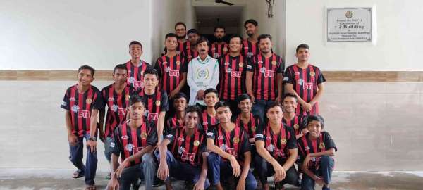 Nepal'deki çocuklar Eskişehirspor formasıyla mutlu oldu