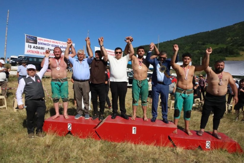 Alaçam'daki şenlikte Başpehlivan Resul Güne orman şehitleri adına güreşti