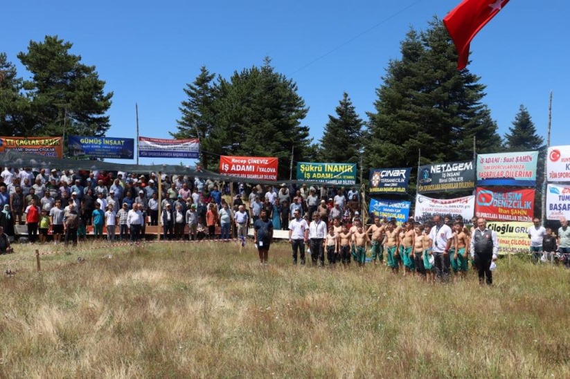 Alaçam'daki şenlikte Başpehlivan Resul Güne orman şehitleri adına güreşti