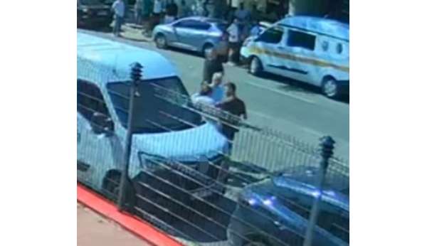 Gazeteciye saldırıp, telefonunu zorla alan zanlılar adliyeye sevk edildi