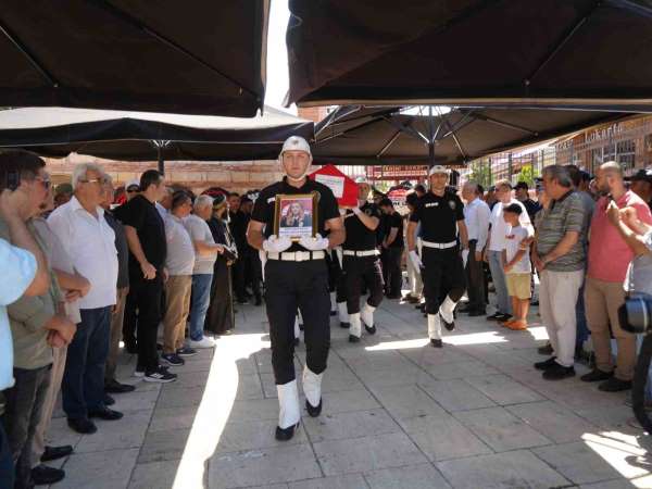 Trafik kazasında hayatını kaybeden komiser son yolculuğuna uğurlandı