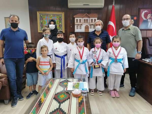 1308 Osmaneli Belediyespor karate minikler takımı Türkiye ikincisi oldu 