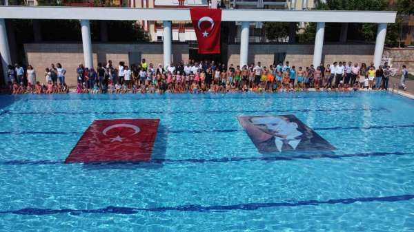 Kuyucak'ta yüzme kurslar madalya töreni ve gösterilerle son buldu