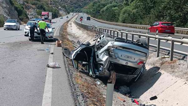 Kütahya'da iki otomobilin takla attığı kazada 6 kişi yaralandı