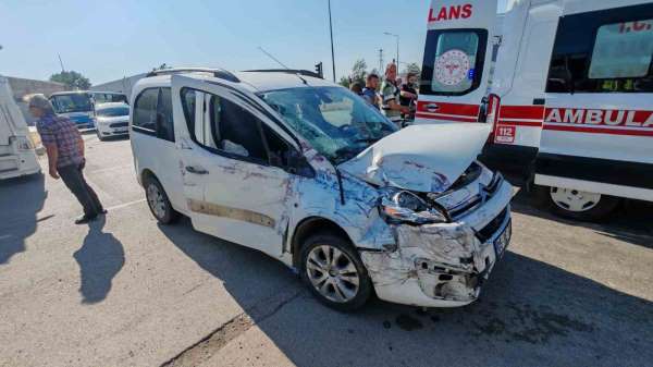 Amasya'da özel halk otobüsü hafif ticari araçla çarpıştı: 3 yaralı