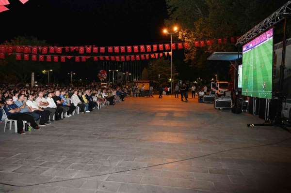 Isparta Belediyesi, Fenerbahçe maçı için dev ekran kurdu