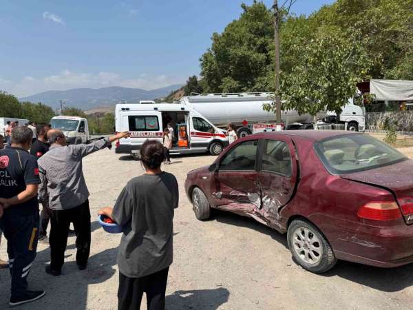 Osmaniye'de otomobillerin çarpıştığı kazada 3 kişi yaralandı
