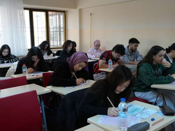 Gençlerin üniversite yolculuğunda Denizli Büyükşehir desteği