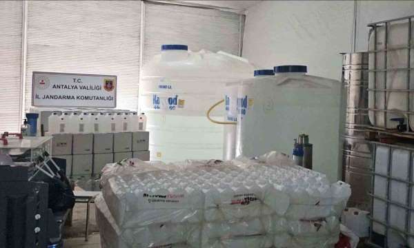 Kolonya imalatı adı altında sahte içki üretilen iş yerine operasyon