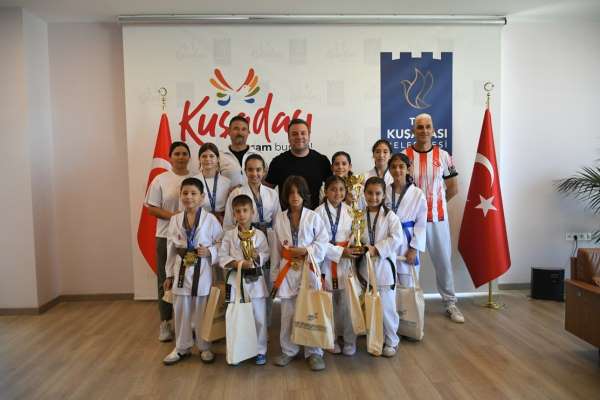 Kuşadalı genç karateciler Bursa'dan madalyalarla döndü