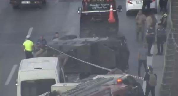 Pendik'te zincirleme kazaya karışan polis aracı takla attı: 3 yaralı