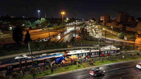 Zeytinburnu'nda iki tramvayın çarpıştığı kaza yeri havadan görüntülendi