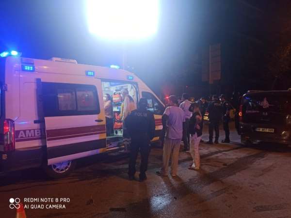 Başkent'te kırmızı ışıkta geçen otomobil kaza yaptı: 3 yaralı 
