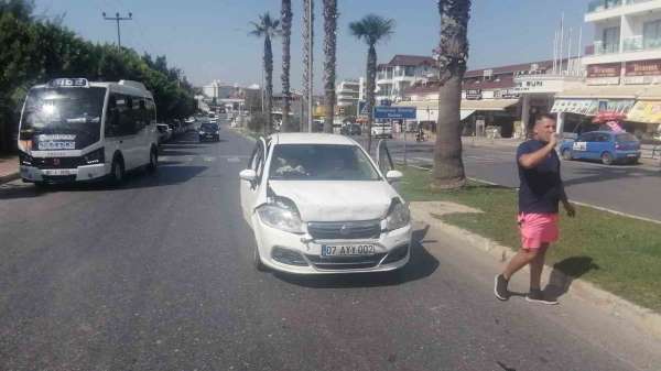 Antalya'da yaya geçidinde 3 araçlı zincirleme kaza