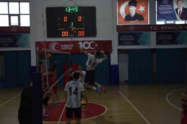 Düzce Belediyesi Spor Akademisi Voleybol Takımı ilk maçında galip
