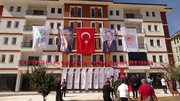 Yozgat'ta yapımı tamamlanan 184 konut ve 9 iş yeri hak sahiplerine teslim edildi