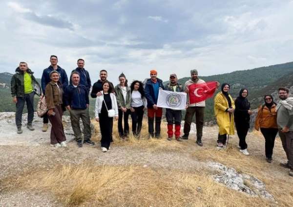 Kütahyalı dağcılar, İkitaş Kanyonu'nda 15 kilometre yürüdü