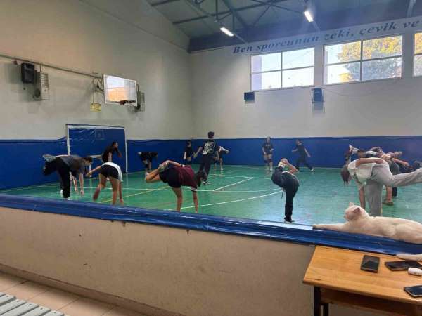Liseli voleybolcular ilk idmanına çıktı